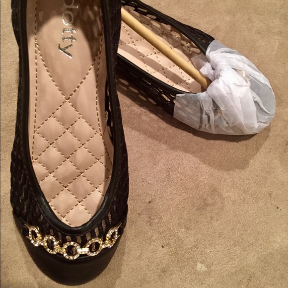 NWT Girl Sz 10, 11, 13 Black Flats / Dress Shoes - Picture 2 of 8